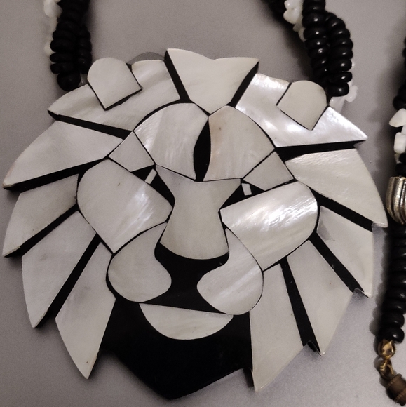 Vintage Lee Sands Mosaic Mother of Pearl Lion Necklace - Picture 3 of 12
